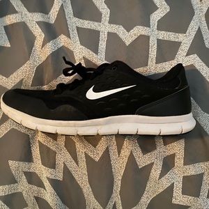 Women’s nike tennis shoes